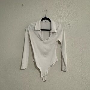 ReoRia Elegant White Ribbed Collared Bodysuit